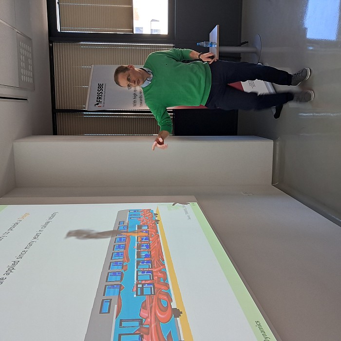 Prof Fabian Brännström delivers a seminar 