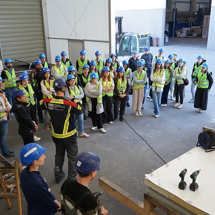 Students Visit ZAG Fire Laboratory